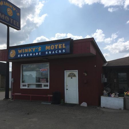 Winkys Motel Estevan Екстер'єр фото