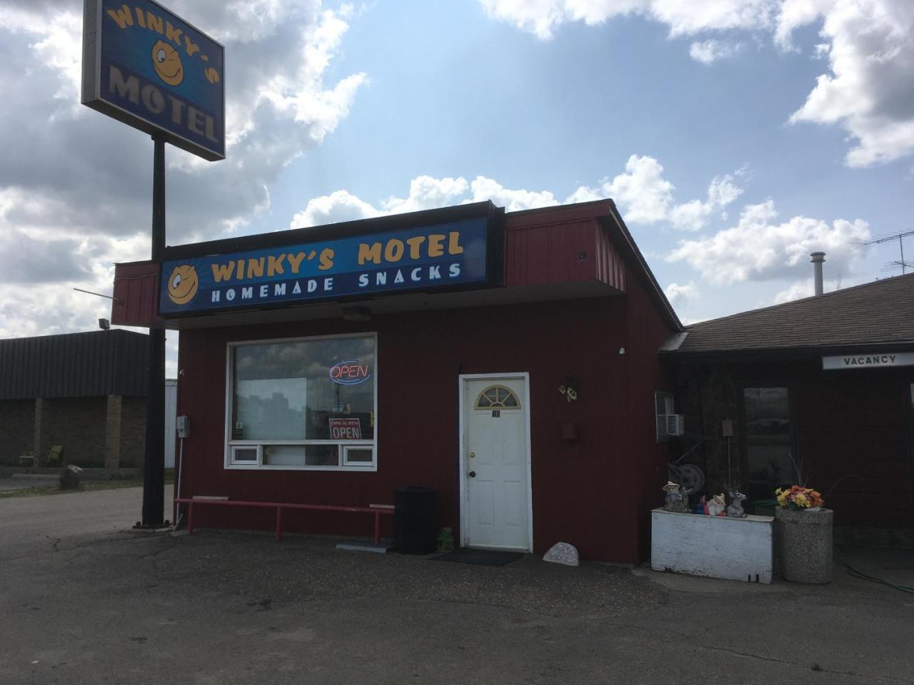 Winkys Motel Estevan Екстер'єр фото
