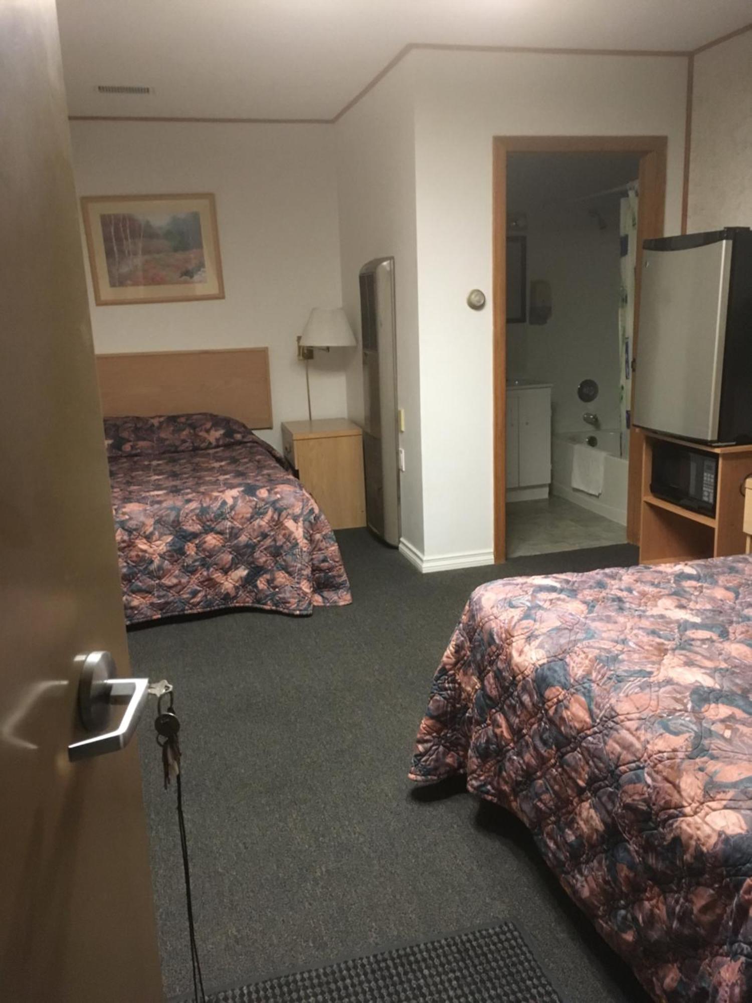 Winkys Motel Estevan Екстер'єр фото